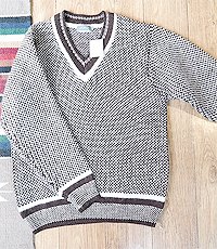 일본판 BREBIS  울 100% 두툼한 클래식 스포츠 브이넥 스웨터~! 우먼 프리사이즈~! 새제품입니다.